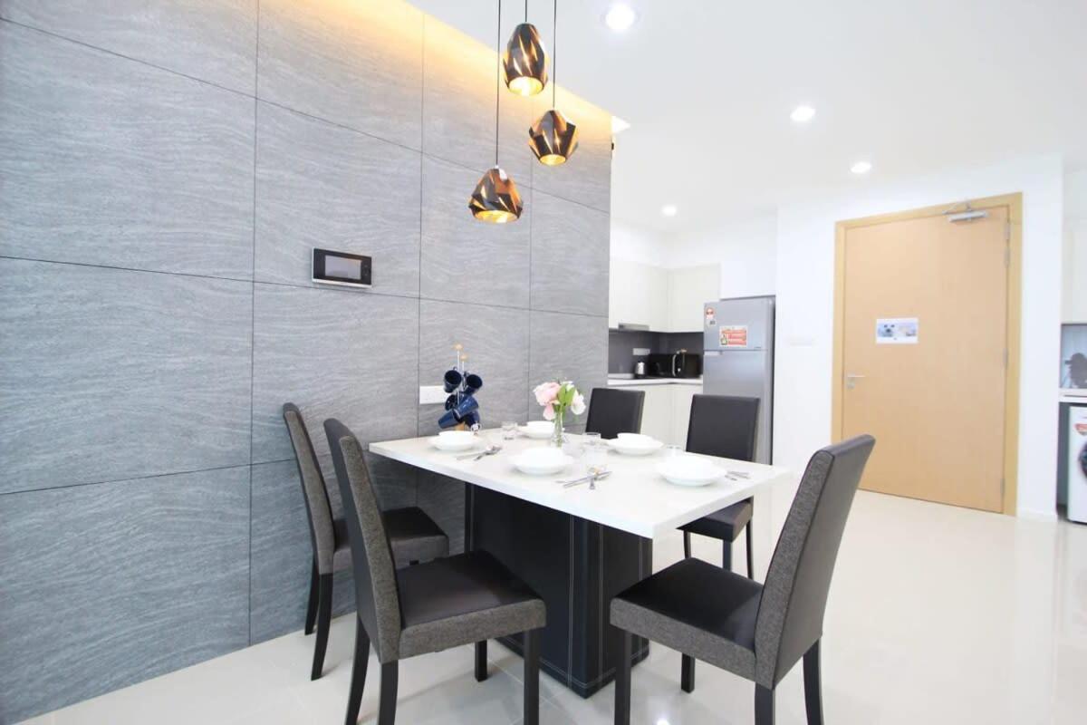 A Stylish High-Floor 2Br Suasana Suites Views ยะโฮร์บาห์รู ภายนอก รูปภาพ